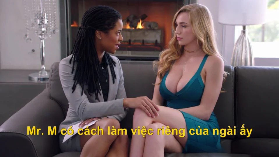Sekretaris Kendra yang bergairah secara seksual
